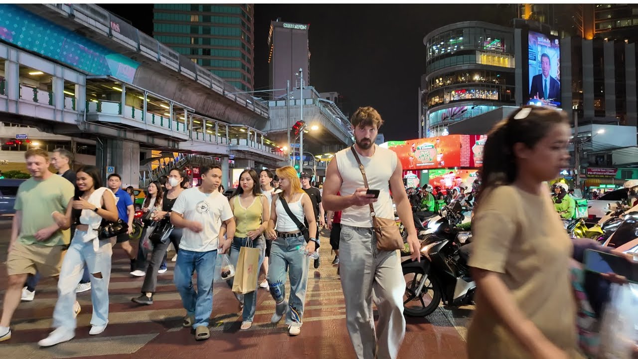 Do You Really See BANGKOK Now at night? | Crowded Streets, high  Season & Shopping