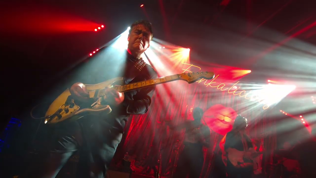 Fantastic guitar solo by Ulco Bed, Candy Dulfer band, performed in Prague 