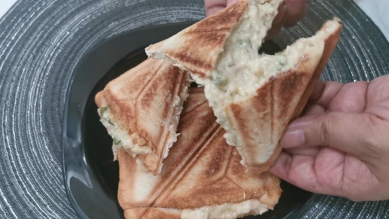Yummy 😋 White Sauce Chicken Sandwich In Sandwich Maker Recipe In Urdu/Hindi