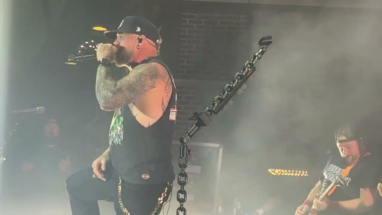 Brantley Gilbert “Read me my rights” (EXPLICIT) in Hammond, IN. on July 17, 2025