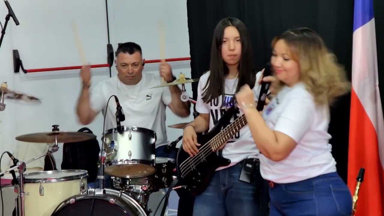 GRUPO SHEIK EN LA FIESTA DE ACCI&Oacute;N DE GRACIAS DEL IBCB