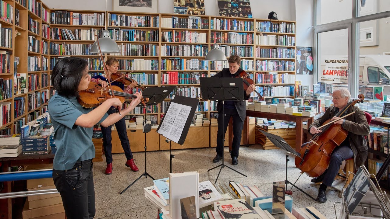 MKO ‚In The Neighbourhood' | Giacomo Puccini Crisantemi in der Krimibuchhandlung