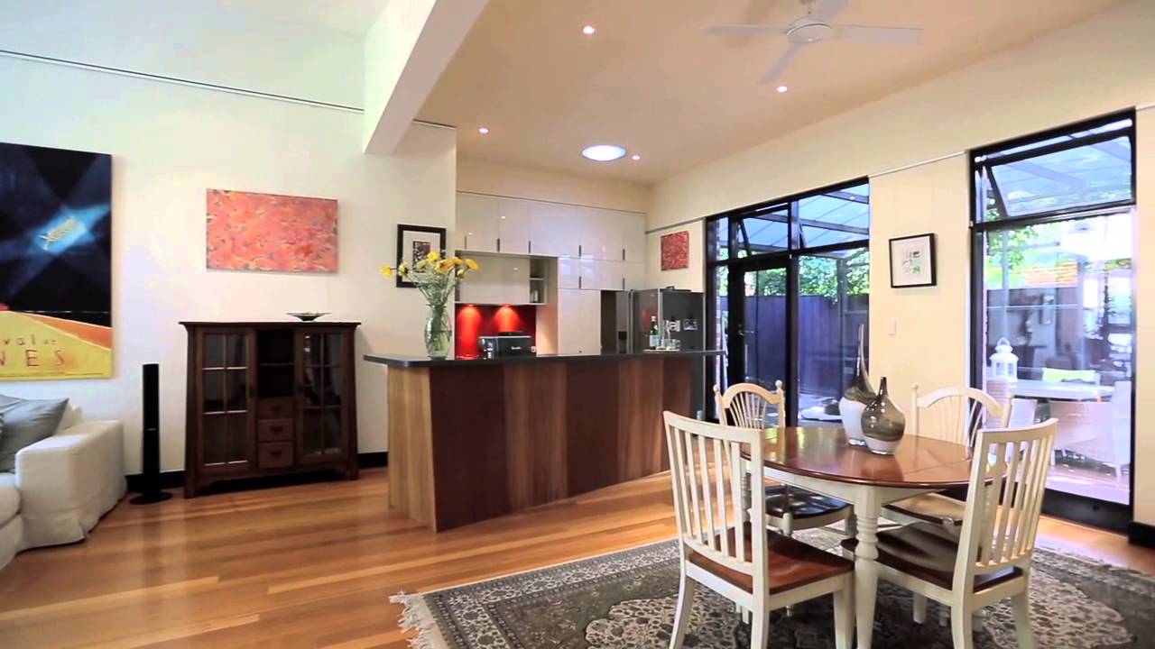 Marshall White: 4 Robe Street St Kilda