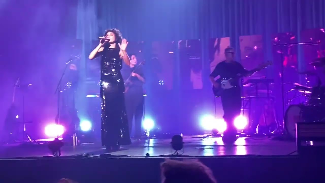 Barbara Pravi - Qui j’étais - Théâtre Municipale d’Abbeville le Samedi 12 Octobre 2024 😊🎤