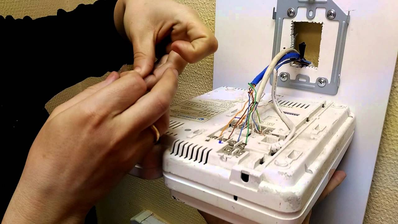 Как снять со стены домофон Commax  DPV 4MTN http://www.magbez.ru