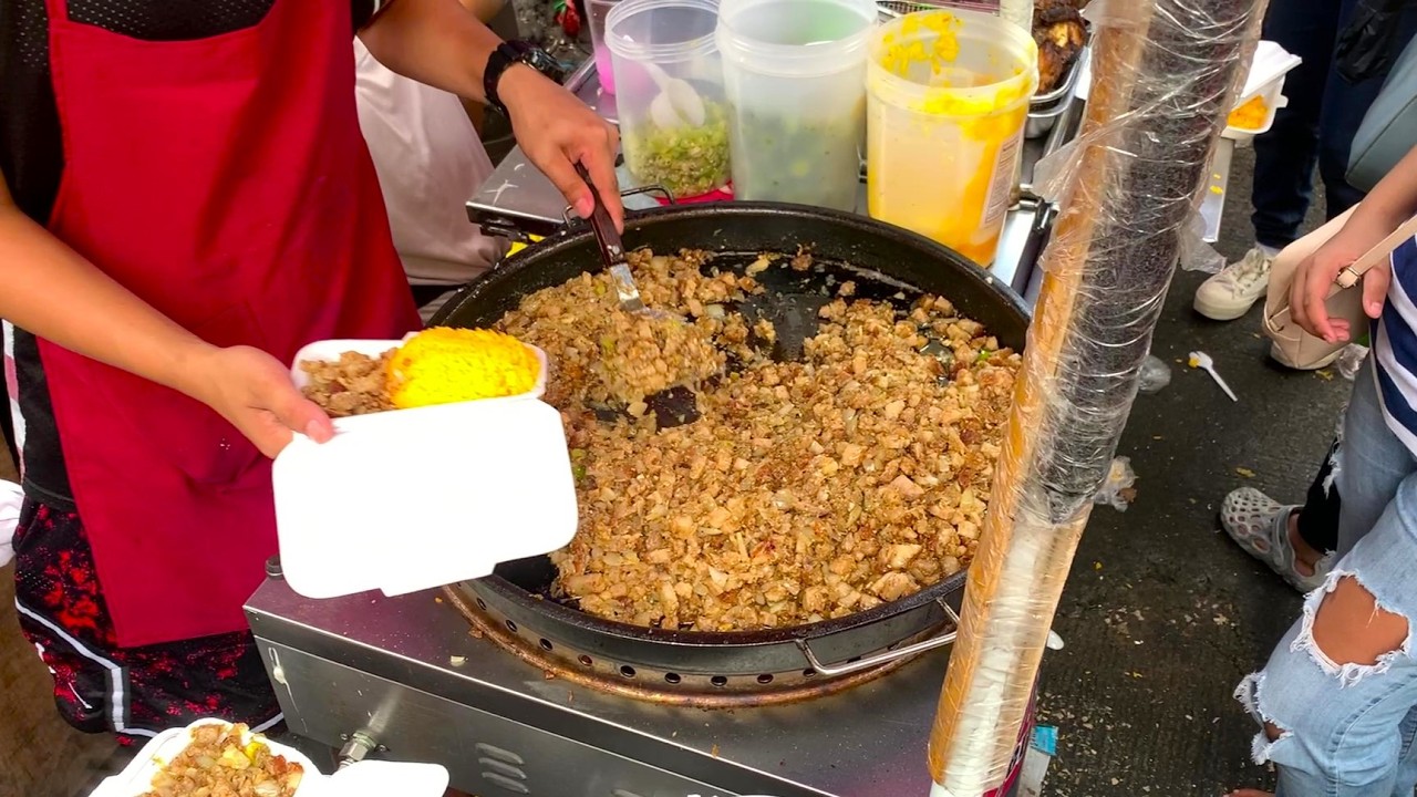 KAKABUKAS Lang May PILA Kaagad | Sisig with JAVA Rice in Carriedo | Filipino Street Food
