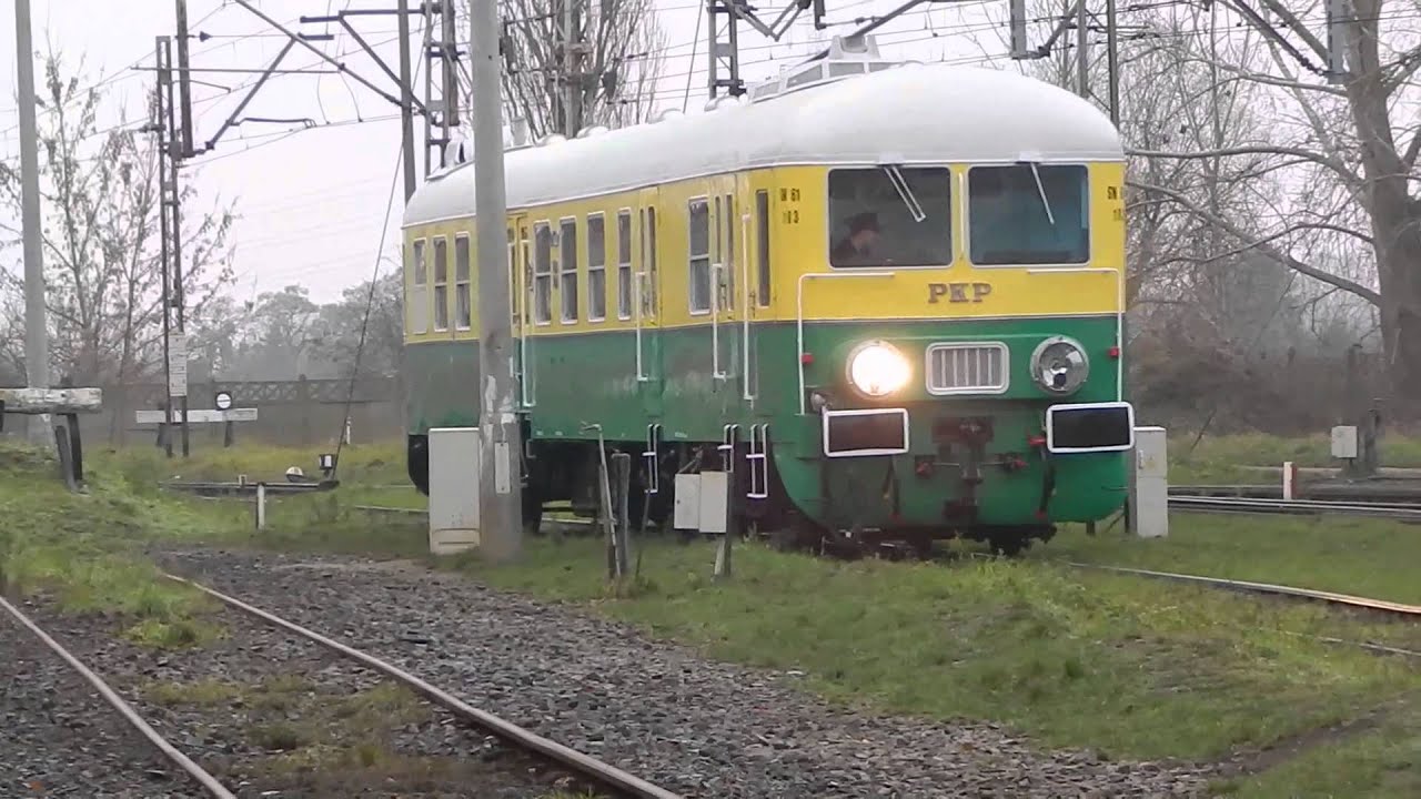 Przejazd wyremontowanego wagonu motorowego SN61-183