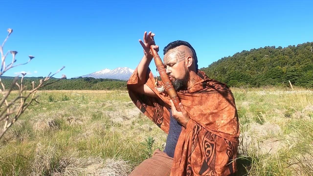 ORO ATUA KI TE AO | Koro Ruapehu playing Putōrino & Koauau Tõroa