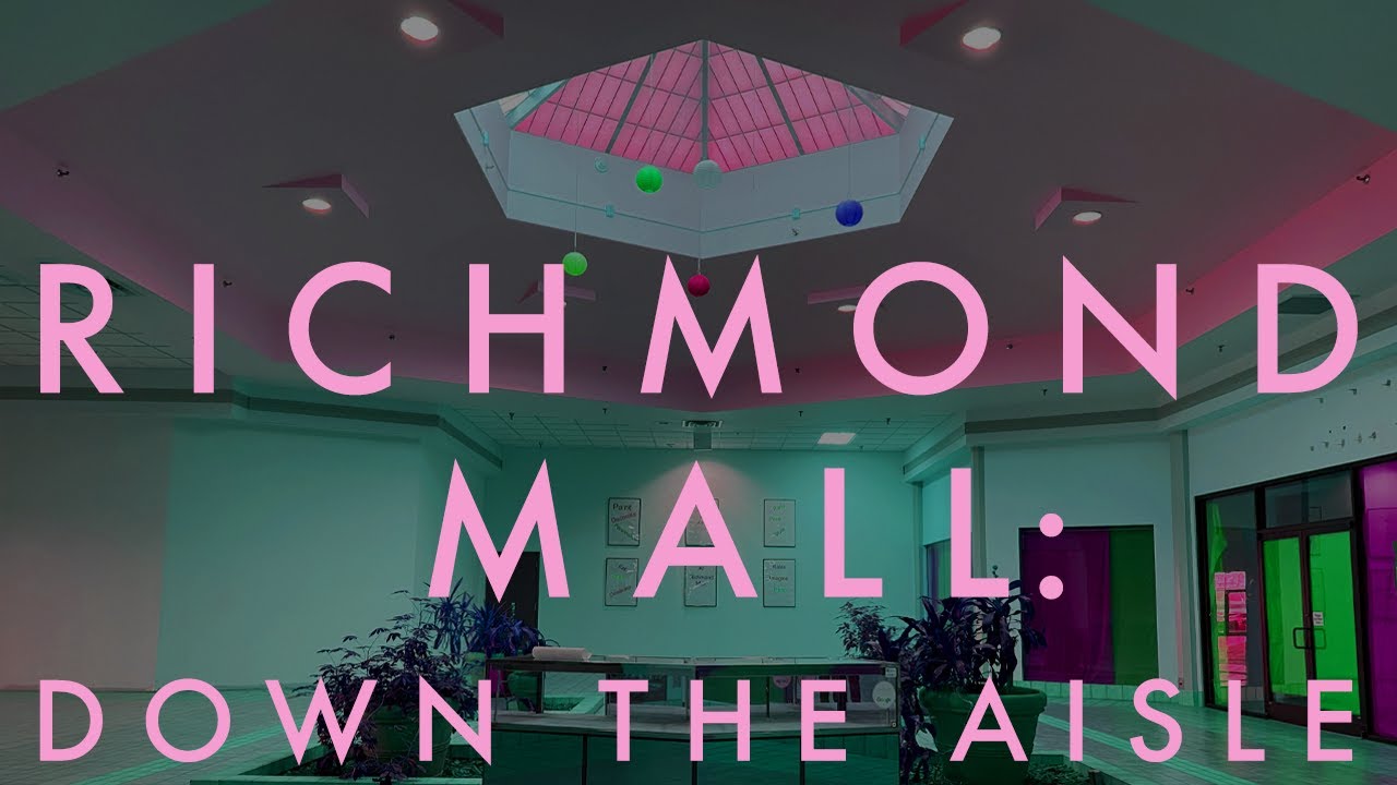 DEAD MALL: Richmond Mall - Richmond, KY.  Down the Aisle.