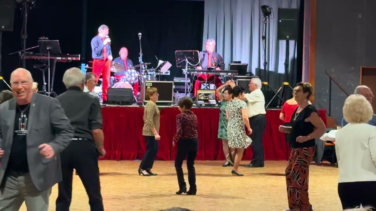 Avec l’orchestre Franck SIROTTEAU à COUR-CHEVERNY (41700), le dimanche 14 décembre 2025.