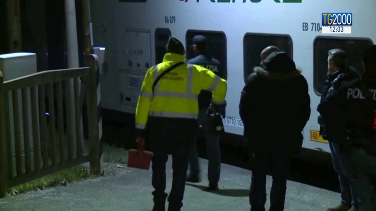 Scontro tra treni sulla Milano-Asso. Decine i feriti