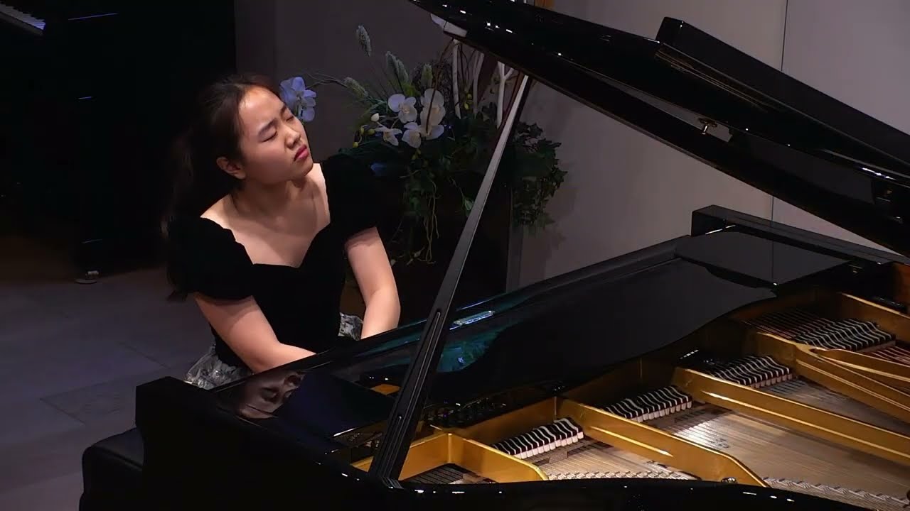 Ravel: Jeux d'eau | Bechstein Young Professionals presenting Yuhan Liu