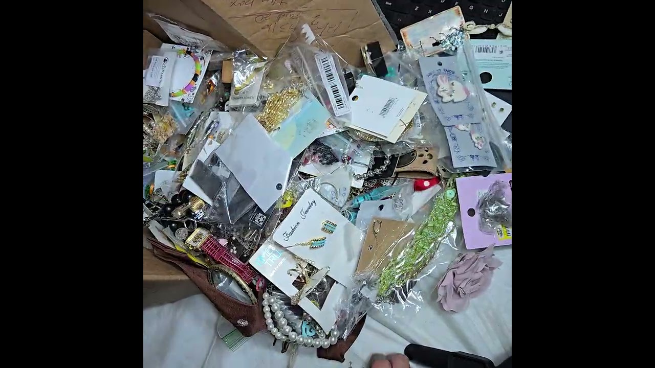 12/22/25 auction wins Box 30 maybe I have lost count craft box unboxing