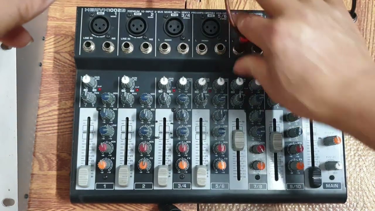 Mixer Behringer XENYX 1002B rất đẹp, hoạt động hoàn hảo. Giá 2 triệu. zalo 0945970986