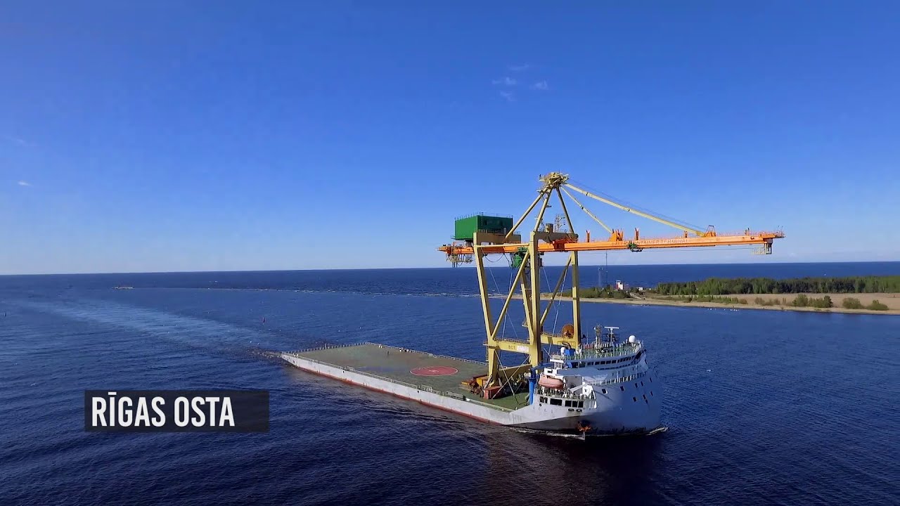 Jauns konteineru celtnis Rīgas ostā