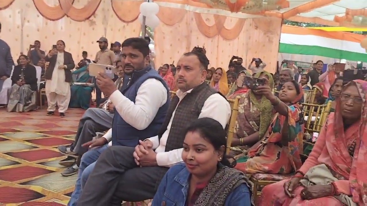उत्तर प्रदेश दिवस अवसर  विकास भवन पर बच्चों की प्रस्तुति