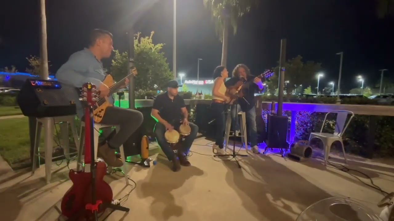 El Mago Guitar - Cigars International 18