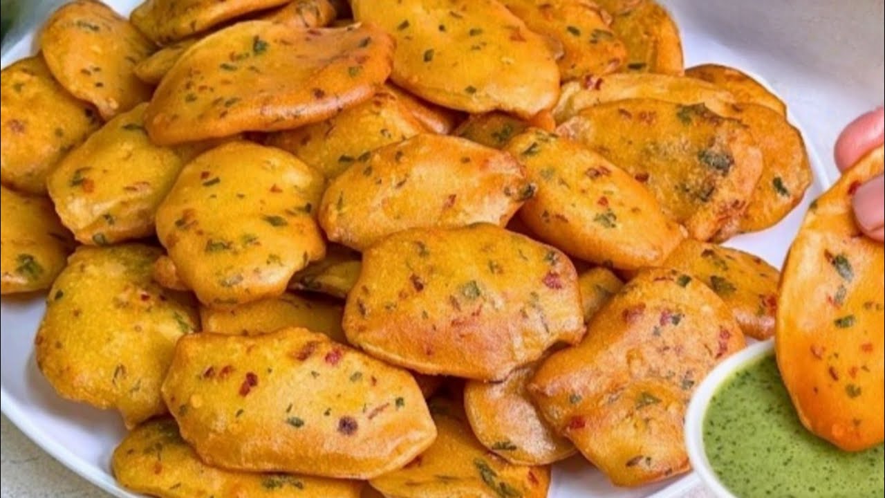 কাঁচা আলু দিয়ে যে এত সুন্দর আলু পাকোরা বানানো যায় না দেখলে বুঝতেই পারবে না । Crispy Aloo Pakora. 