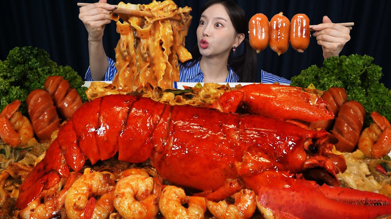 [Mukbang ASMR] Spicy 🔥 Lobster Mala Xiang Guo & Knife-Cut Noodles Seafood Recipe Ssoyoung