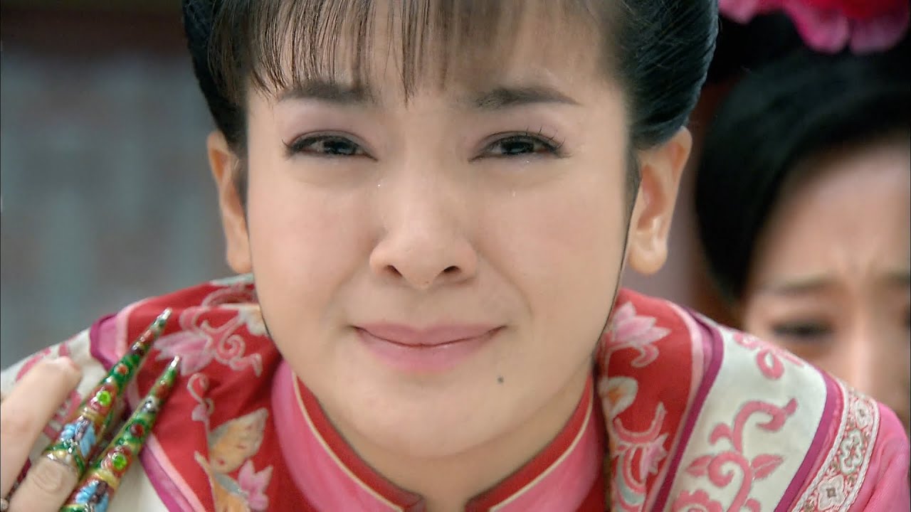 灰姑娘被陷害，皇帝當眾罰她三十大板！而深夜皇帝卻跪在她的床邊，紅著眼顫抖著給她上藥🍭MultiSub🍭#中國電視劇 #ChineseDrama # #tvseries