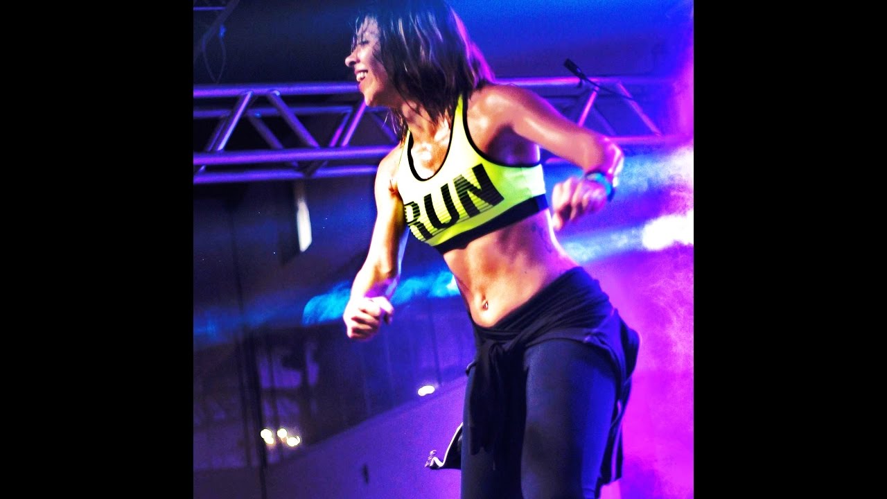 ZUMBA - Gloria Estefan - Rhythm Is Gonna Get You - Live Class Karina Rocha
