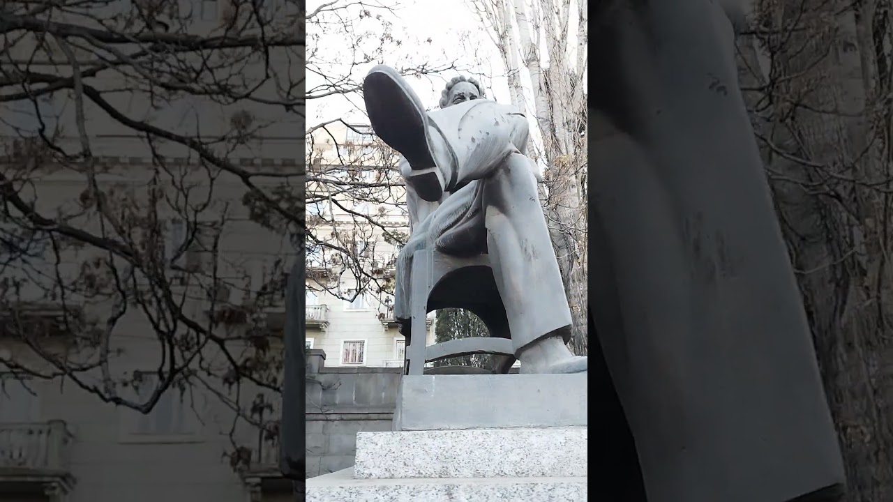 City resident 28 - Memed Abashidze #shorts #sculpture #history #culture