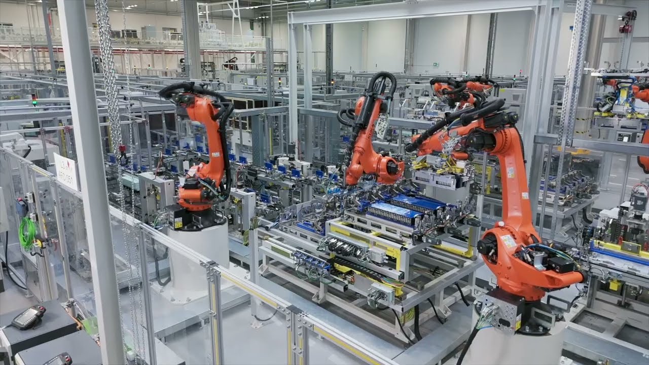 Nová hala 55 000 m² a 131 robotů: jak Škoda zrychlila výrobu baterií na 60 sekund