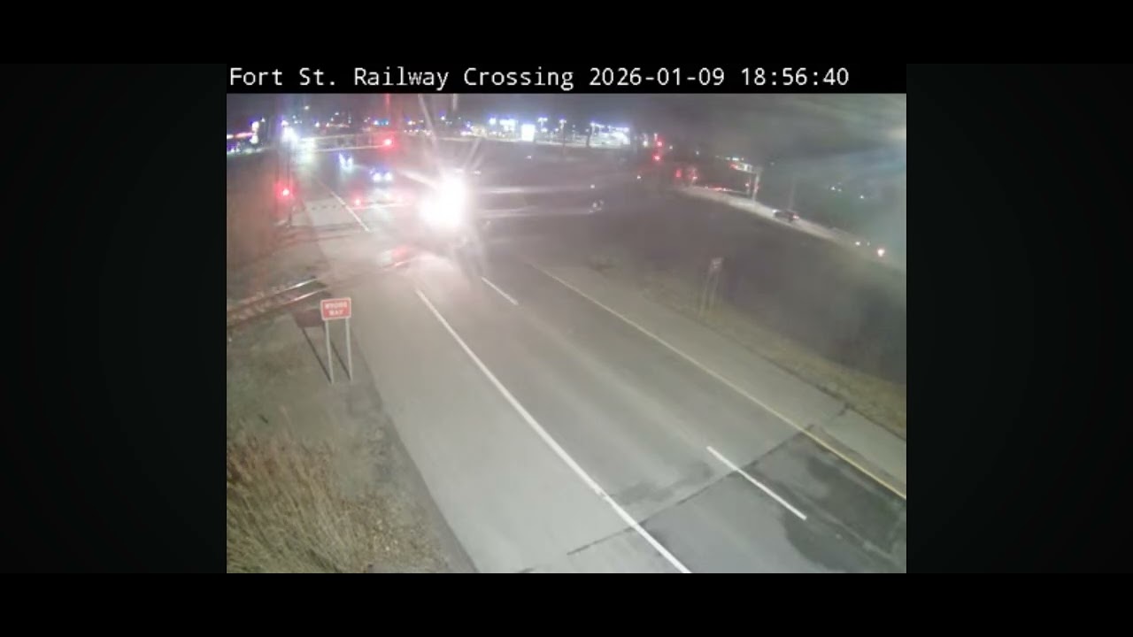 TrainVideo Of A SCREEN View With A CN 484 NB Train 🚂 On The Trenton Michigan USA Area By Gabriel