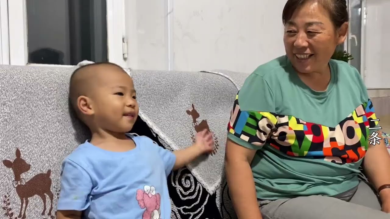 二条从市里回家，老妈包特殊馅饺子，品尝后这味道让人意想不到！