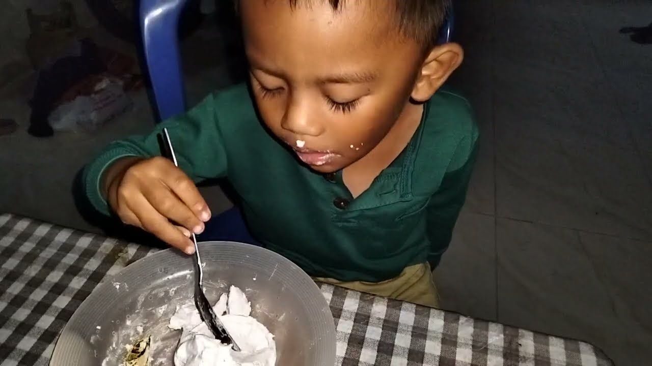 NEMENIN MAMA MASAK LANJUT MAKAN KUE ULTAH 