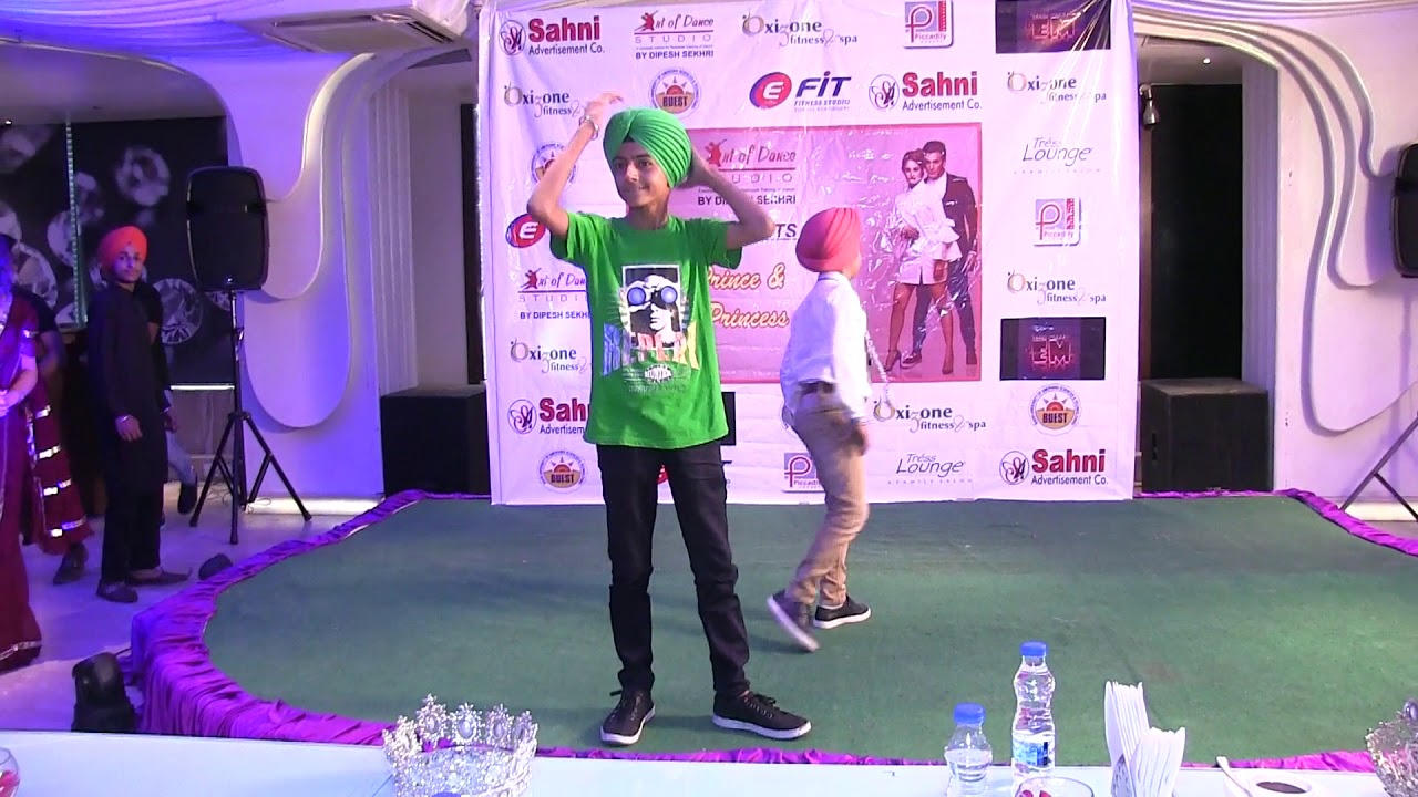 Sikh Fashion Show performance by Harshdeep Singh