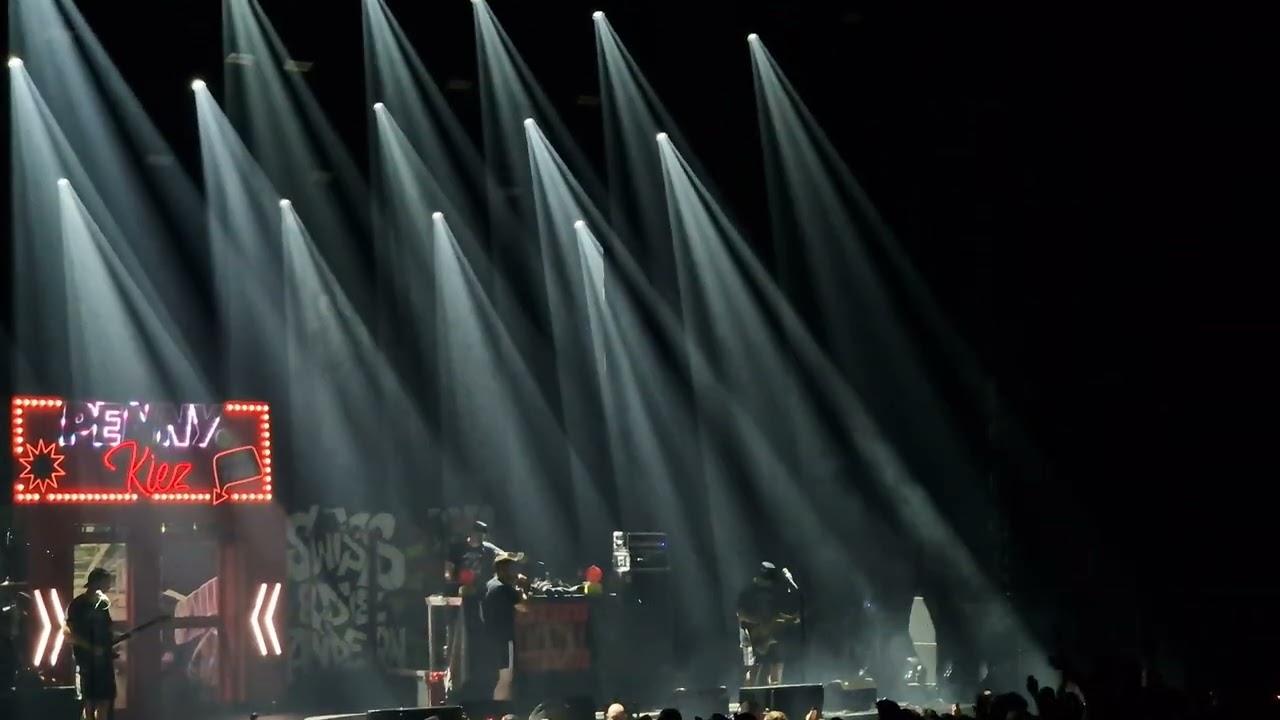 SWISS & DIE ANDERN - URLAUB BEI OMI + ANTARKTIS (Live in Hamburg, Sporthalle 02.12.2023)