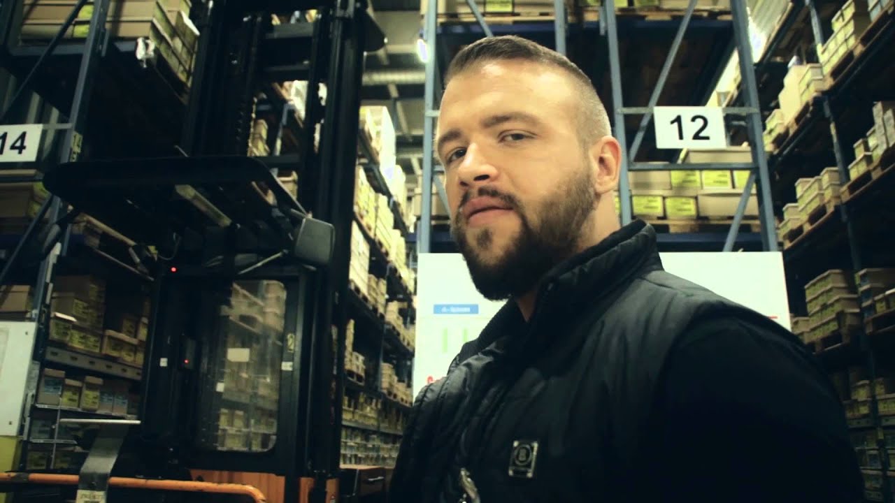 Kollegah besucht das Presswerk in Hannover