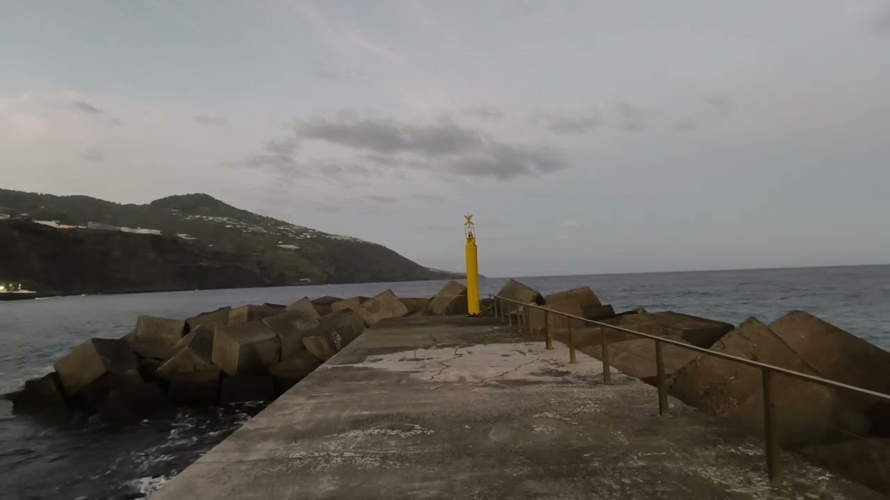 Playa de Santa Cruz de La Palma. Canción: Tokio Haze