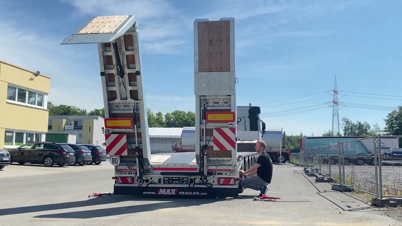 Ein richtig starker Auflieger: MaxTrailer 4-Achs-Tele-Semi-Sattelauflieger mit hydraulischen Rampen