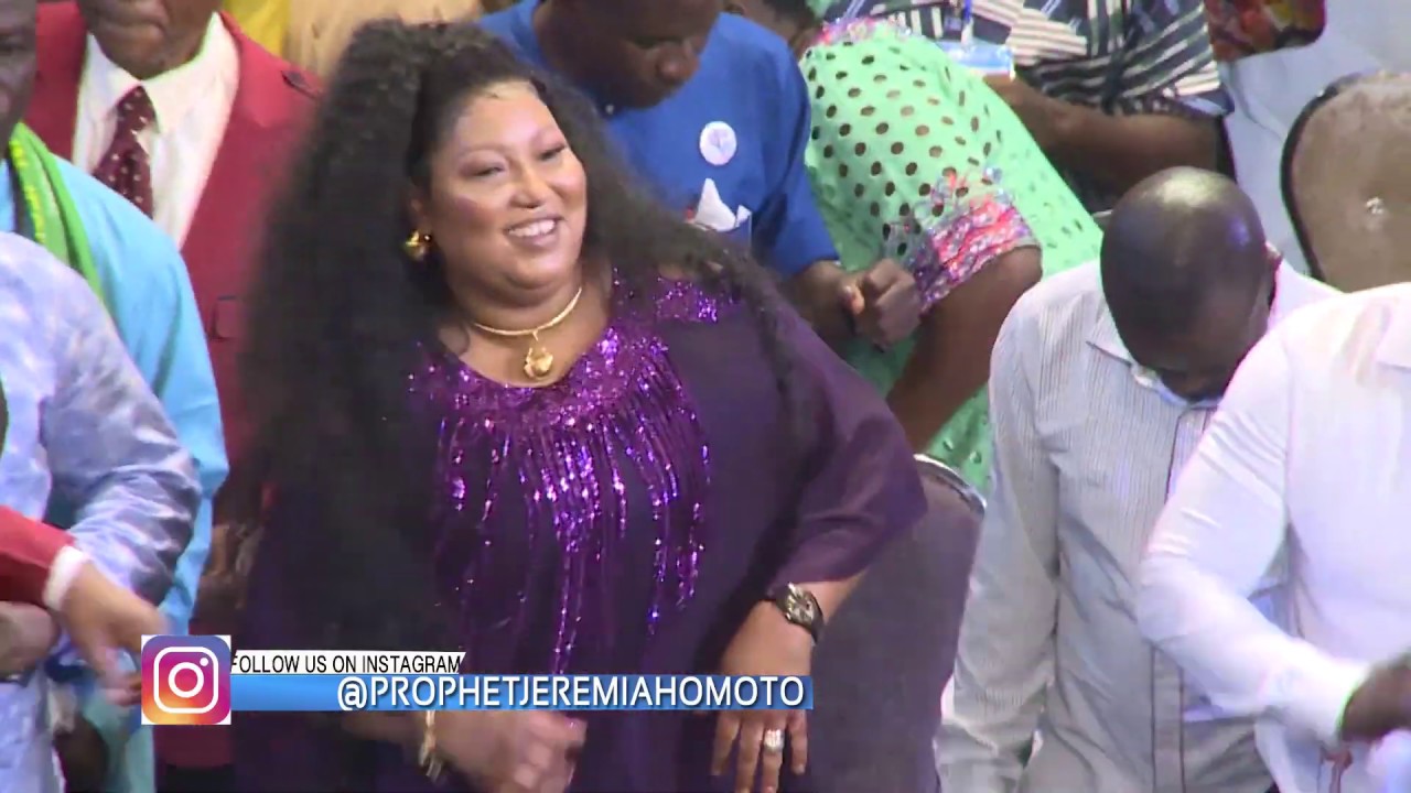 HE SINGS AND DANCE LIKE SNR. PROPHET JEREMIAH