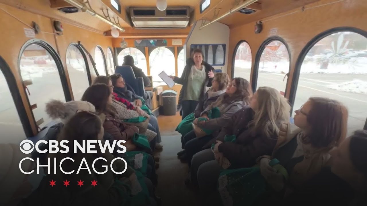 New holiday trolleys give tours of Chicago's independent bookstores