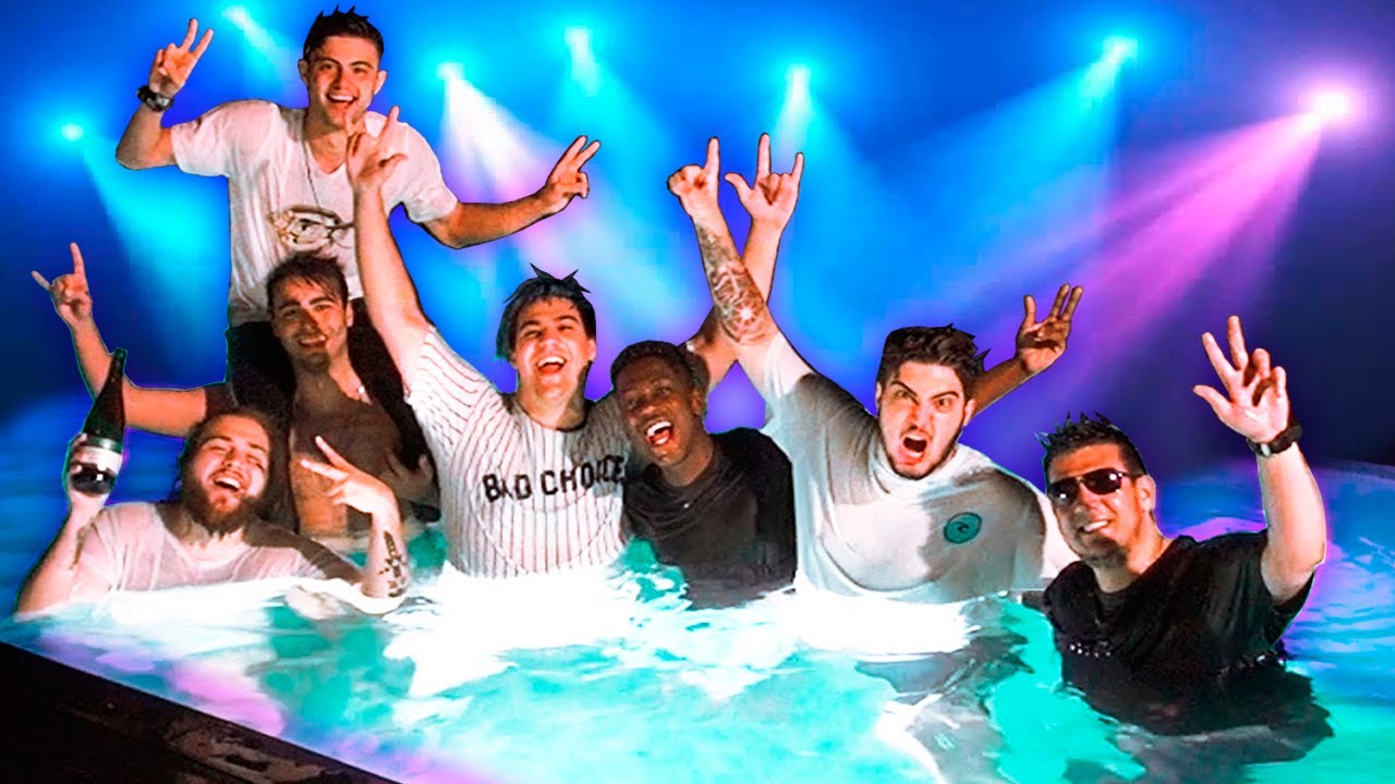 UMA NOITE NA PISCINA DE LUXO