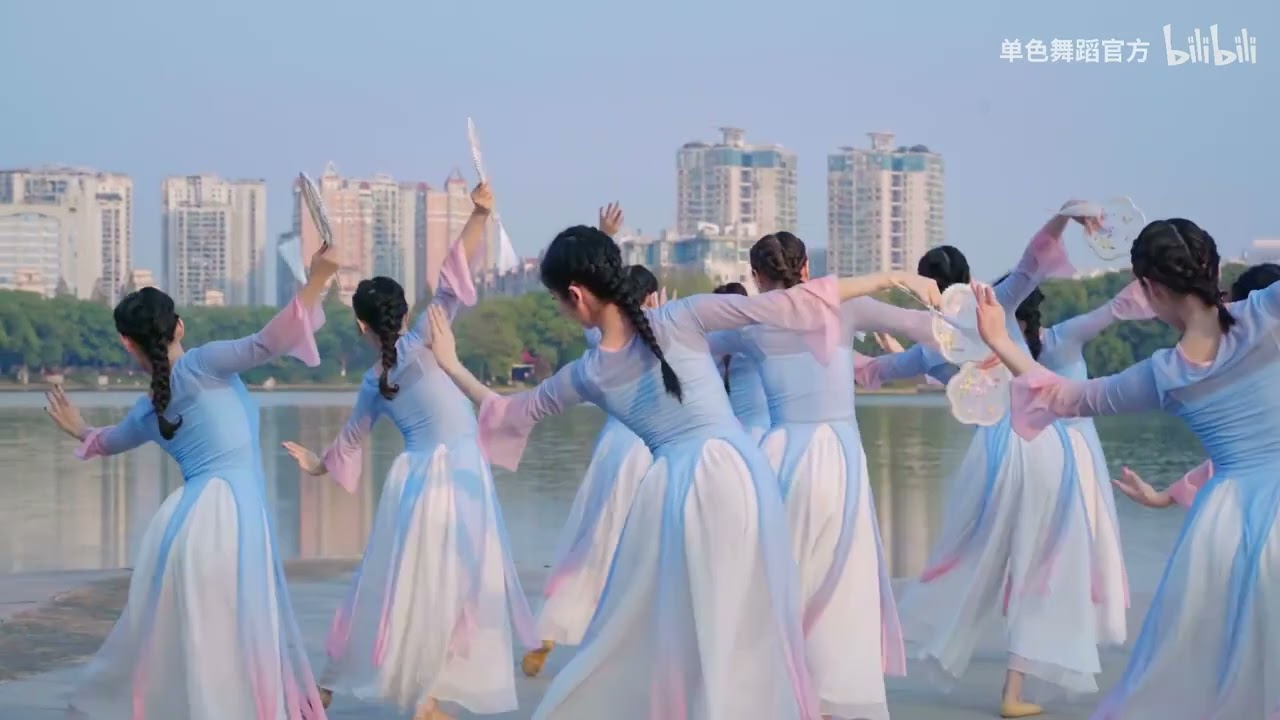 小城謠 #團扇 #古典舞 #chinesedance