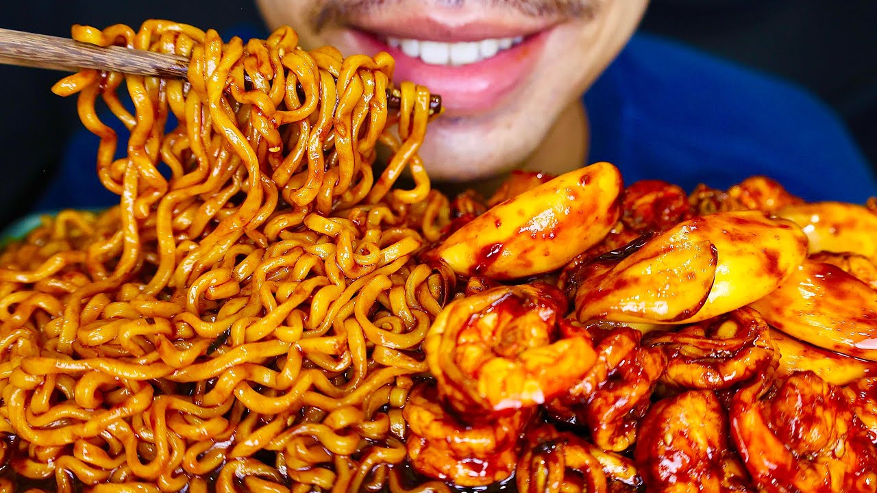 EATING SEAFOOD & RAMEN ASMR