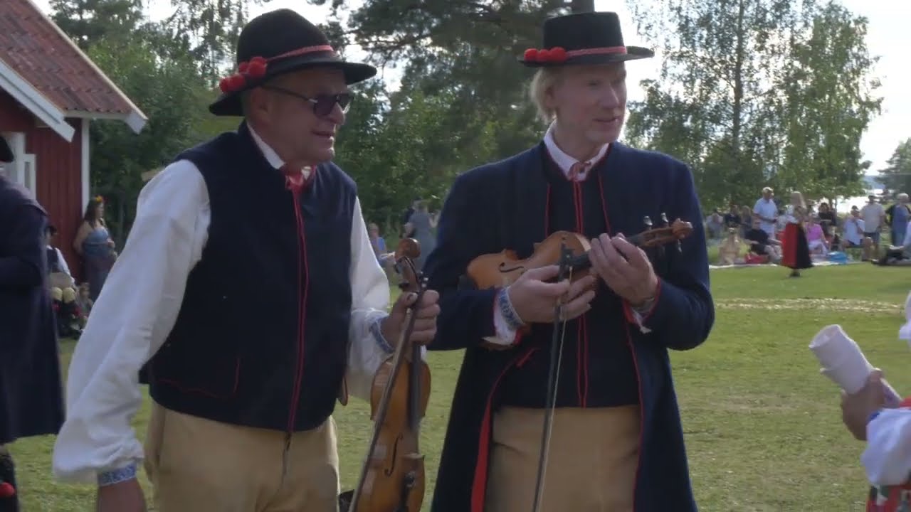 Traditionellt midsommarfirande - R&auml;ttvik - 2024
