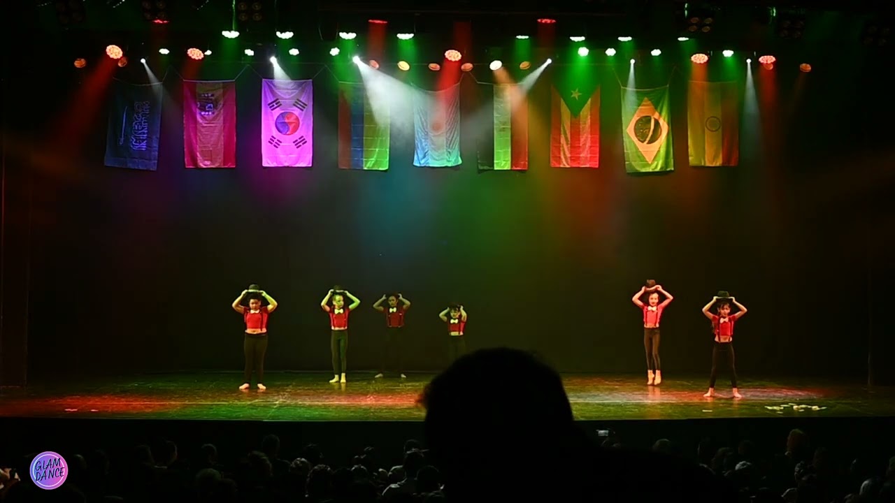 GALA DE ALUMNAS 2025. WANDERLUST. GRUPO JAZZ TEENS