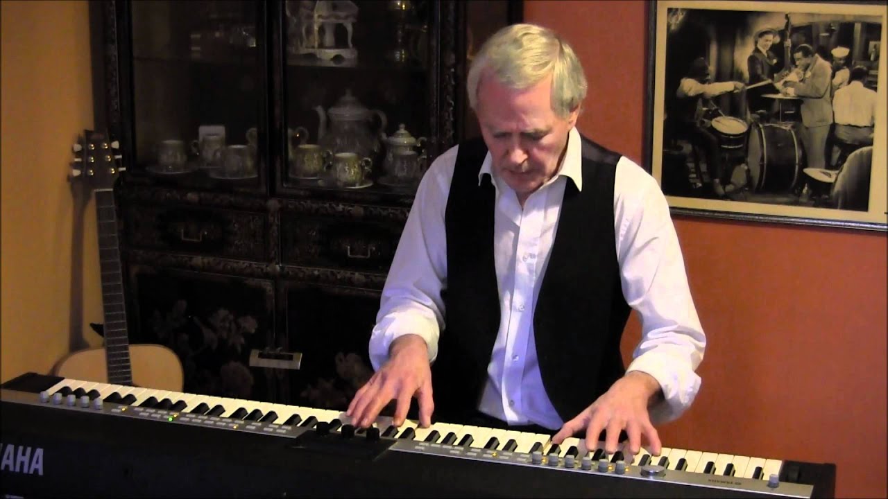 Les Ainsworth playing A Walk In The Black Forest