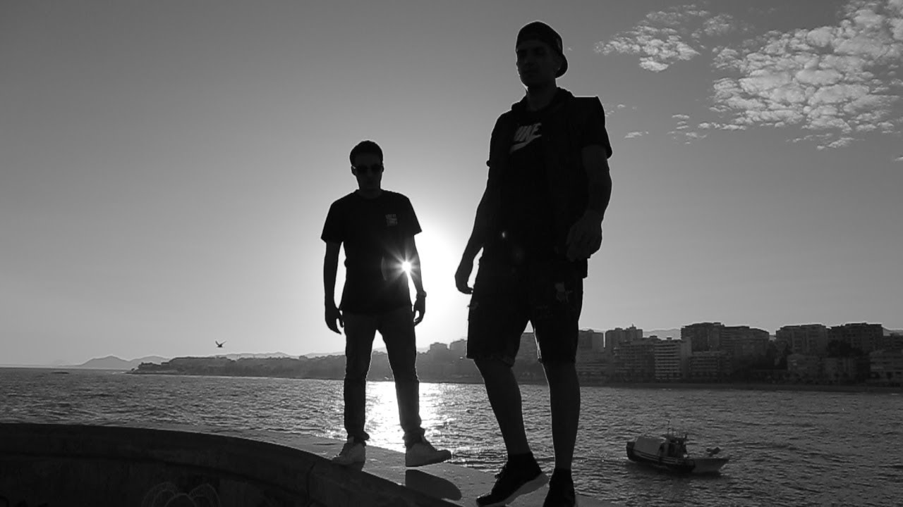 11. SH&Eacute; - Juguete roto (Con Ambkor) [Videoclip Oficial / &Aacute;lbum TIEMPO]