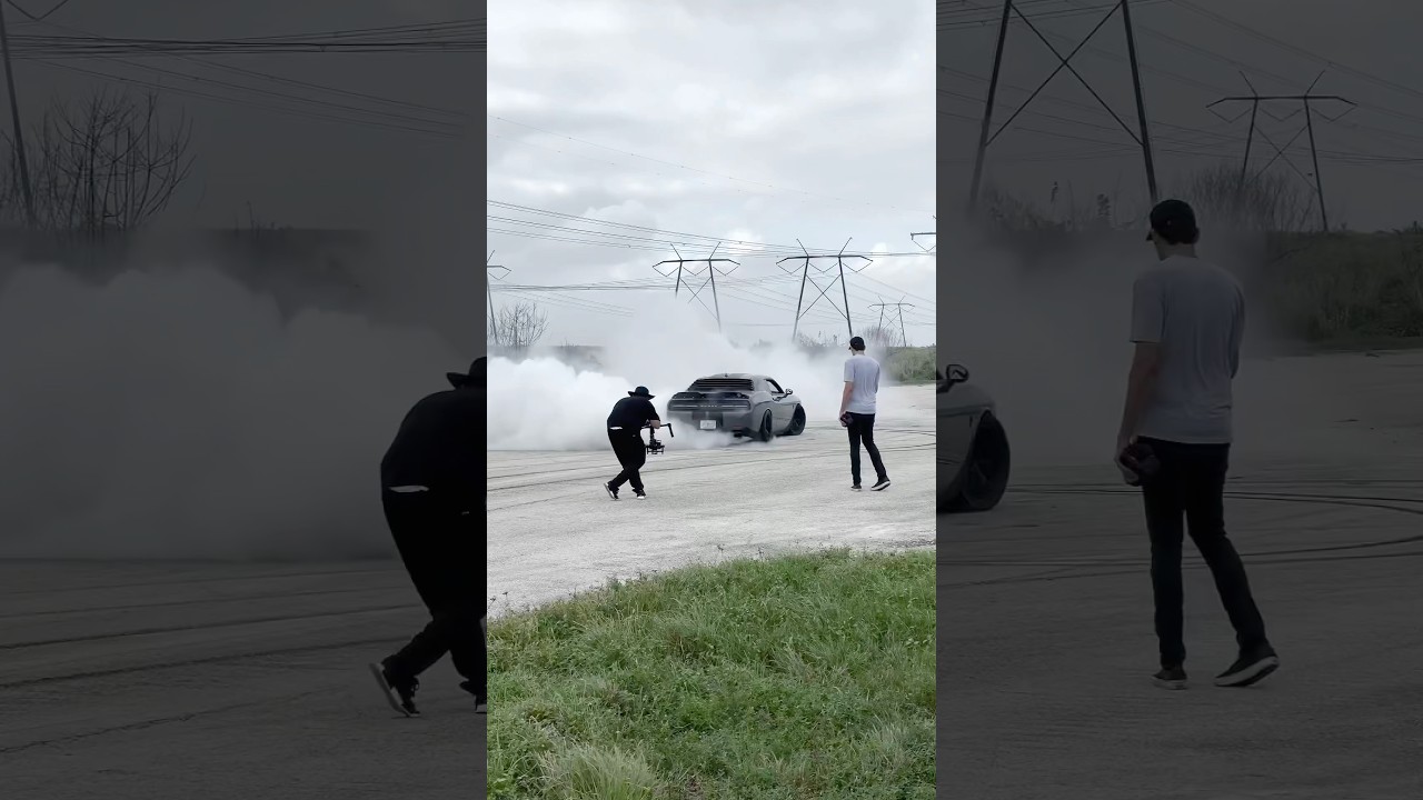 Dodge Challenger Hellcat DONUTS. Pure Tire destruction 💨 #hellcat #dodge #musclecar #dodgecharger