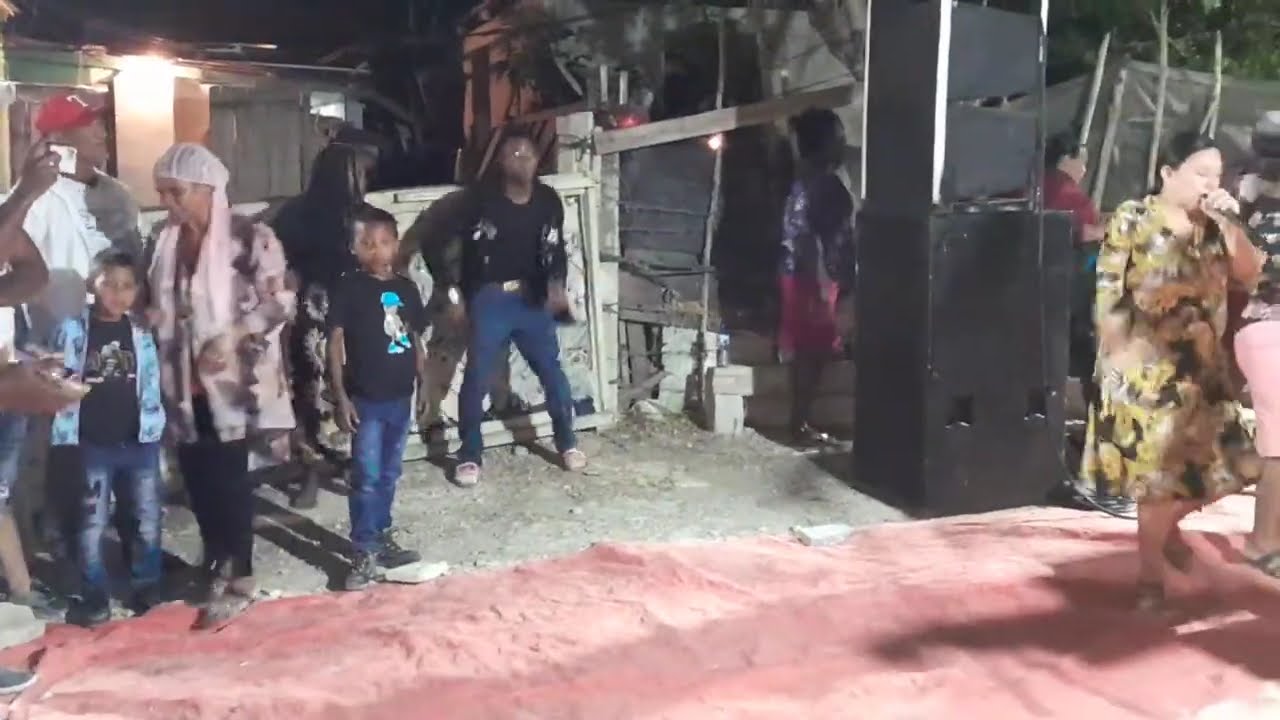 Julio bardonado adorándole