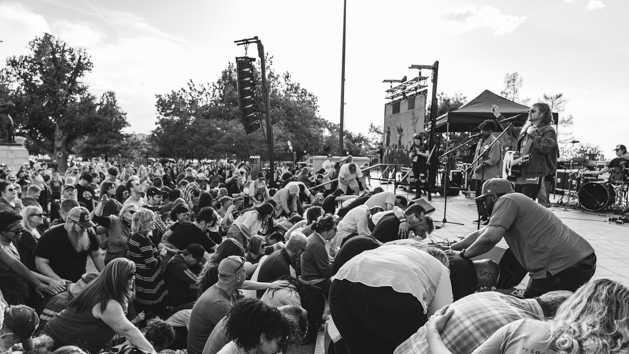Oklahoma City calling on God in front of Capitol #letusworship