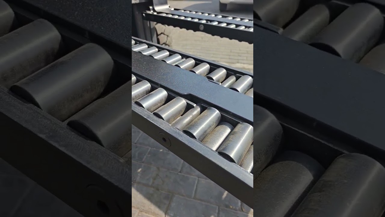 Roller forks for palletless handling of cargo.