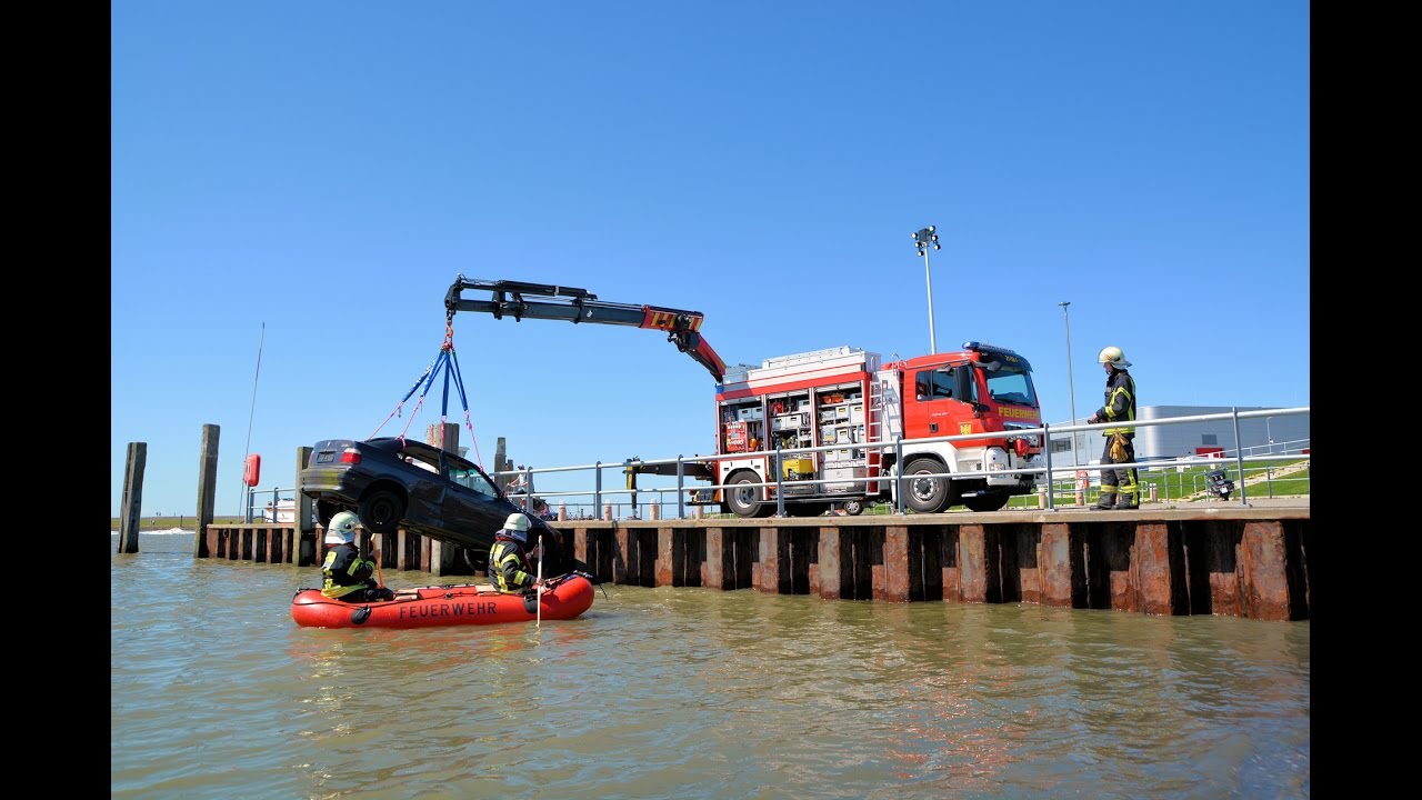 Rüstwagen Kran der Freiwilligen Feuerwehr Norden im Einsatz