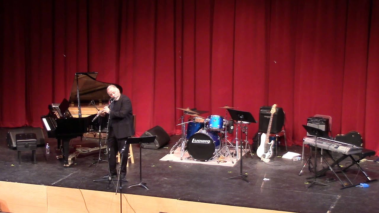 Denis DiBlasio: Santa Claus Is Coming To Town (live at Abington Friends School)